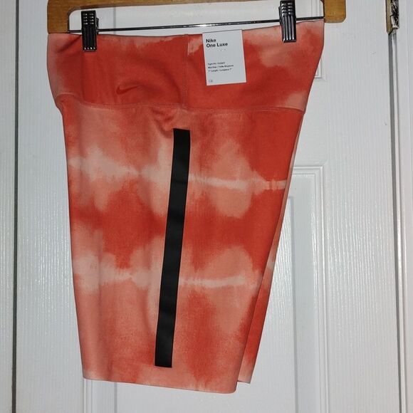 Nike Women's One Luxe Dri-FIT 7" Mid-Rise Printed Training Shorts  Sz M NWT - Picture 3 of 11